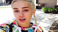 Miley Cyrus Beri Hadiah Ini untuk Pembuat Tatonya