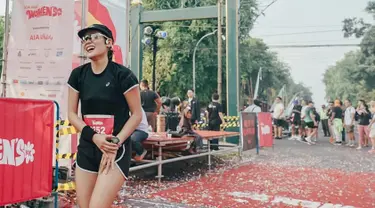 Sheryl Sheinafia baru saja ikut dalam ajang lari marathon 10K. Melalui akun Instagram, wanita 27 tahun ini pun membagikan momen saat ikut dalam lari marathon tersebut. (Liputan6.com/IG/@sherylsheinafia)