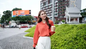 Tampil Fresh di Bulan Kemerdekaan, Ini Rekomendasi Lip Tint dan Parfum Wanita untuk Daily Look