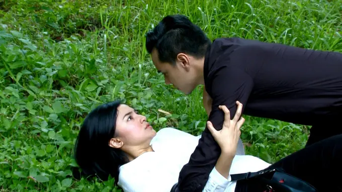 [Bintang] Orang Ketiga