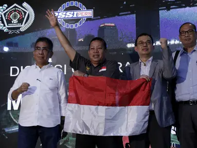 Calon ketua umum PSSI foto bersama usai diskusi di Wisma Kemenpora, Jakarta, Rabu (30/10/2019). Diskusi tersebut mengangkat tema "Mencari Ketua PSSI Ideal". (Bola.com/M Iqbal Ichsan)