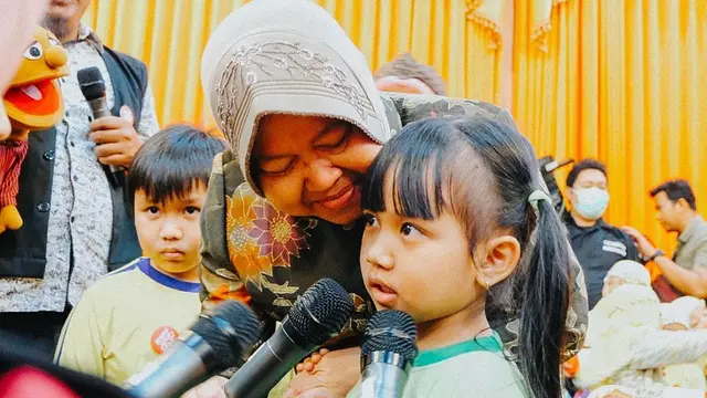 5 Momen Hangat Tri Rismaharini dengan Warga Surabaya