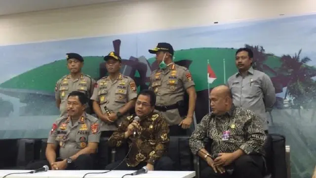 Sekjen DPR Indra menjelaskan kasus asap di DPR