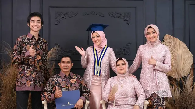 Fokus S3, Ini 6 Potret Maya Nabila Mahasiswi S3 Termuda ITB saat Wisuda S2
