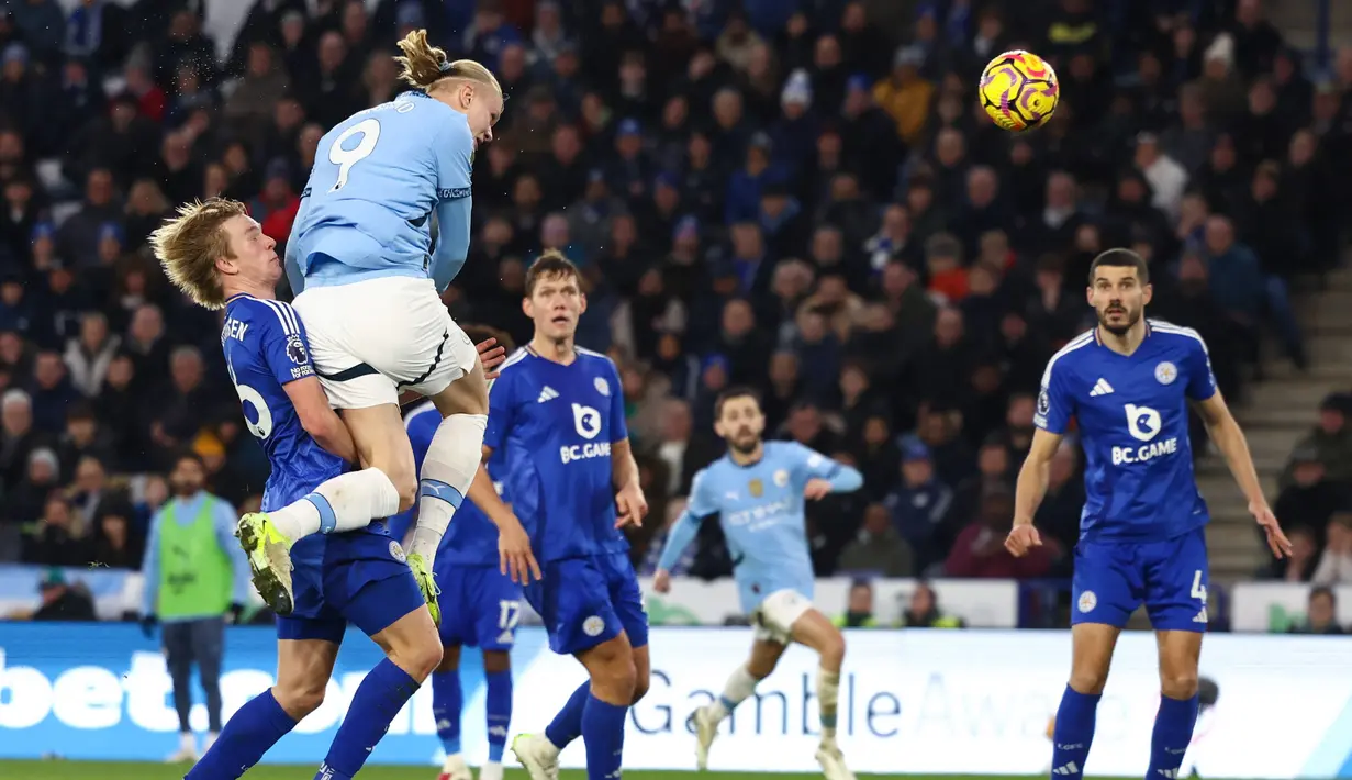 Gol pembuka keunggulan City dicetak oleh Savinho pada menit ke-21, sebelum Erling Haaland menggandakan keunggulan tim tamu lewat golnya pada menit ke-74. (AFP/Darren Staples)