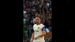 Franck Ribery mengumumkan pensiun sebagai pemain sepak bola profesional pada bulan Oktober lalu. Salenitana menjadi klub terakhir yang dibelanya. Dalam kariernya, Ribery pernah dikenal sebagai salah satu pemain sayap terbaik. Karier terbaiknya ketika dirinya bermain untuk Bayern Munchen pada 2007 sampai 2019. (AFP/Filippo Monteforte)