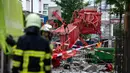 Badai tersebut "sayangnya menyebabkan kematian satu orang berusia 50-an tahun setelah sebuah derek konstruksi roboh," kata polisi Neuchatel. (Fabrice COFFRINI / AFP)