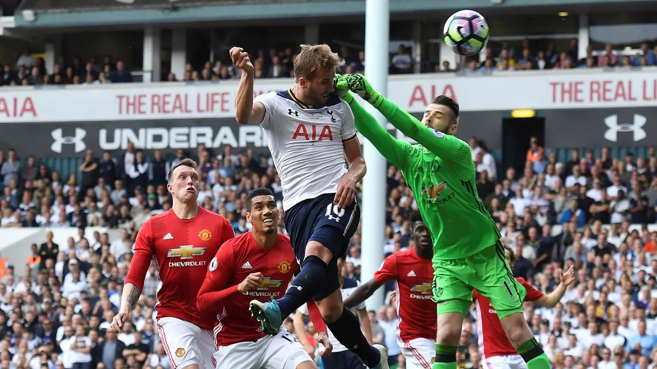 Manchester United Tumbang di White Hart Lane