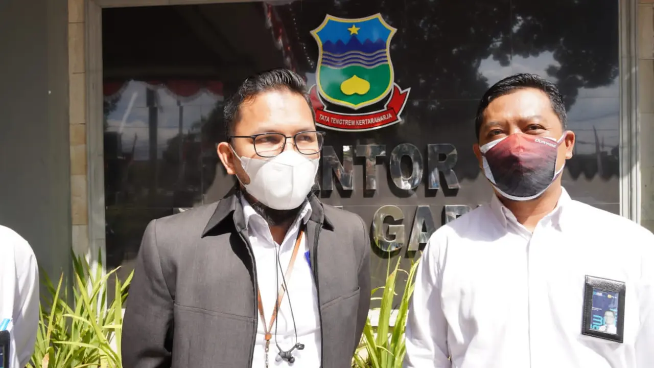 Manajer UPT PLN Cirebon, Ahmad Susilo, mengakui salah satu persoalan pelik instalasi listrik di Garut akibat tingginya intensitas gangguan yang disebabkan layangan, sehingga kerap mengganggu jaringan.
