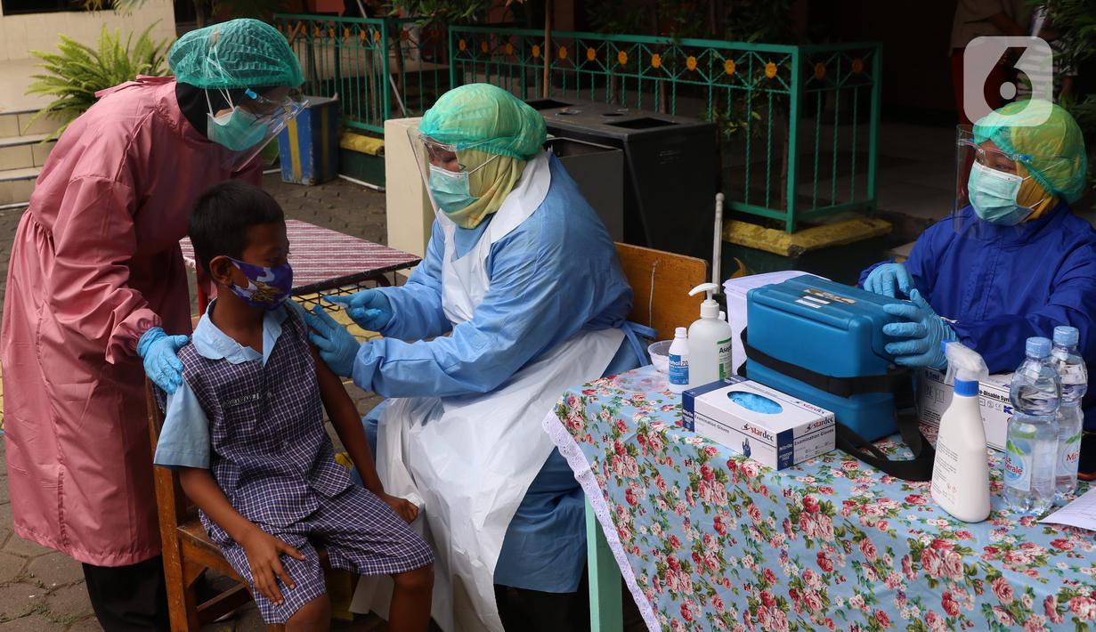 FOTO: Imunisasi bagi Siswa Sekolah Dasar di Kota Tangerang ...