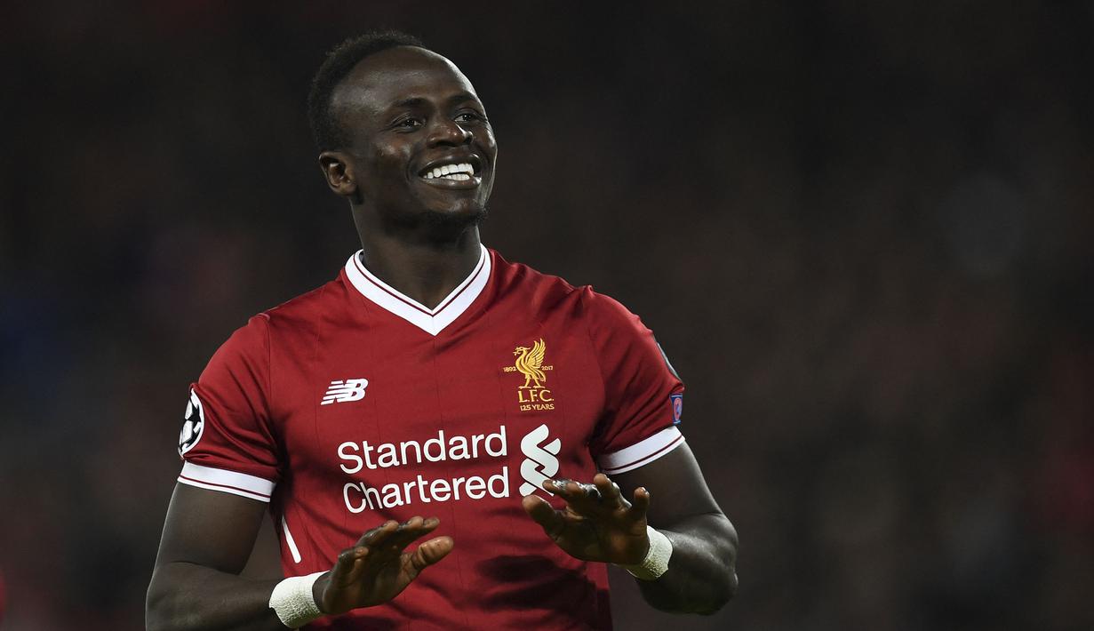 <p>Sadio Mane merupakan salah satu winger terbaik dalam beberapa musim terakhir. Meski Liverpool gagal meraih gelar Liga Champions pada musim 2017/18, Mane merupakan mesin gol untuk The Reds. Bintang Senegal tersebut berhasil melesatkan tujuh gol dalam tujuh laga fase gugur di Liga Champions pada musim tersebut. (AFP/Paul Ellis)</p>