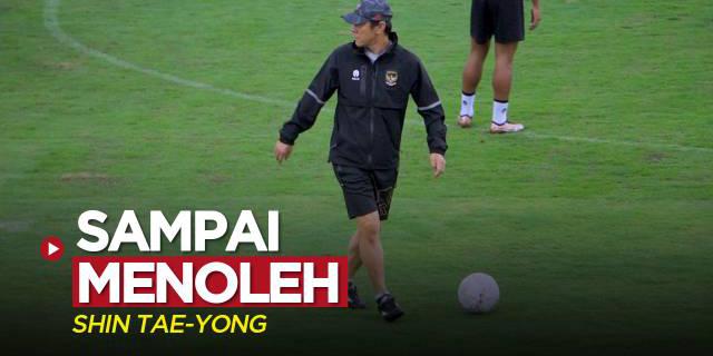 VIDEO Piala AFF 2022: Teriakan Ini Buat Pelatih Timnas Indonesia, Shin Tae-yong Sampai Menoleh, Ada Apa?