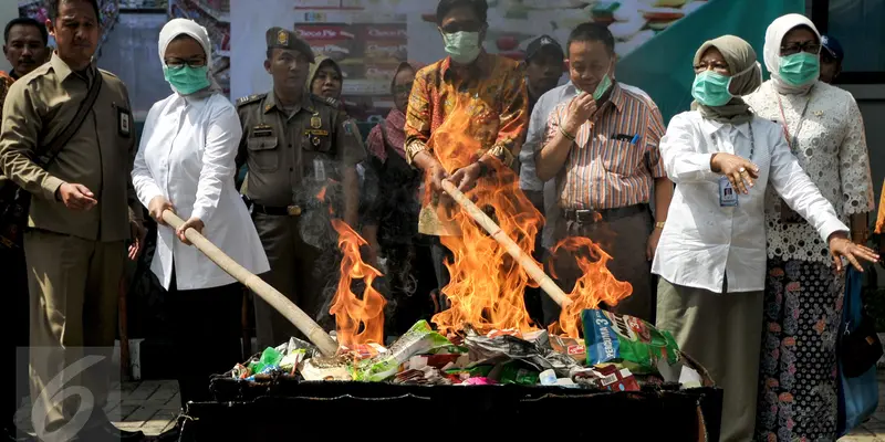 20160825-BPOM Bakar 300 Ribu Lebih Produk Pangan dan Kosmetik Ilegal-Jakarta