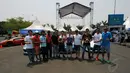 Para pemenang berpose bersama usai beradu kemampuan di ajang Supercar Experience di Jakarta, Sabtu (1/11/2014). (Liputan6.com/Faizal Fanani)