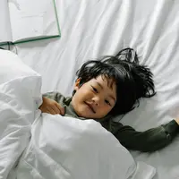 membangunkan anak di pagi hari adalah tugas yang sulit. (Foto: Pexels/Alex Green)