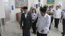 Presiden Joko Widodo saat meresmikan Bandara Wiriadinata Tasikmalaya, Jawa Barat, Rabu (27/2). Bandara tersebut sudah terlihat nyaman, dan ada tiga counter untuk chekin dengan jumlah kursi yang bisa menampung 120 penumpang. (Liputan6.com/Angga Yuniar)