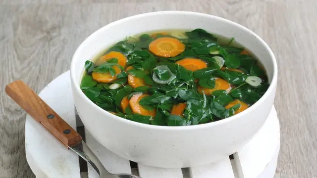 sayur bening daun kelor wortel