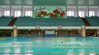 Warna pastel cerah juga digunakan pada kolam renang Changgwang Health and Recreation Complex  (foto : Oliver Wainwright)