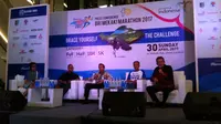 Bupati Lombok Barat  Fauzan Khalid (dua dari kanan) pada konferensi pers jelang BRI Mekaki Marathon 2017 di Jakarta, Jumat (21/4/2017). Ajang ini rencananya diikuti ribuan peserta. (Liputan6.com/Harley Ikhsan)