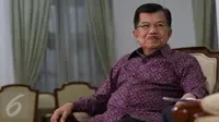 Ternyata Wakil Presiden Jusuf Kalla juga ikut memantau jalannya pertandingan piala Jendral Sudirman lho.
