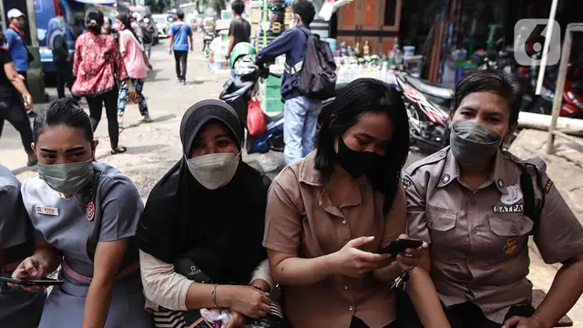Vaksinasi Booster COVID-19 di Pasar Palmerah