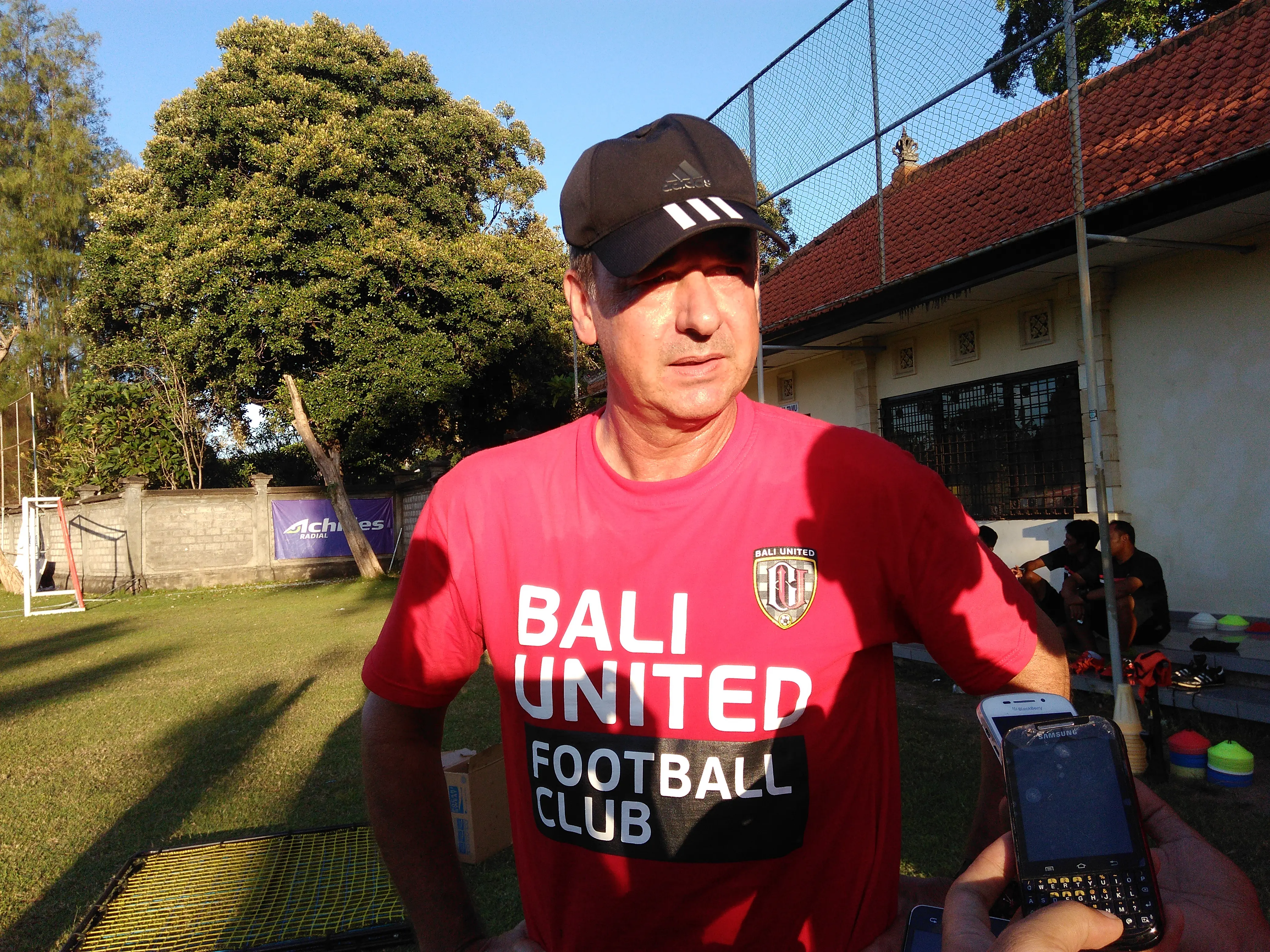 Pelatih Bali United, Hans Peter Schaller. (Liputan6.com/Dewi Divianta)