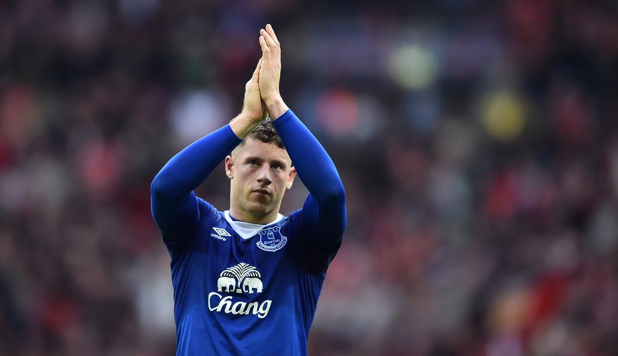 Chelsea mengikat gelandang Everton, Ross Barkley dengan nilai transfer sebesar 15 juta pound sterling. Hal tersebut membuat Barkley menjadi salah satu pemain mahal pada bursa transfer januari 2018. (AFP/Ben Stansall)
