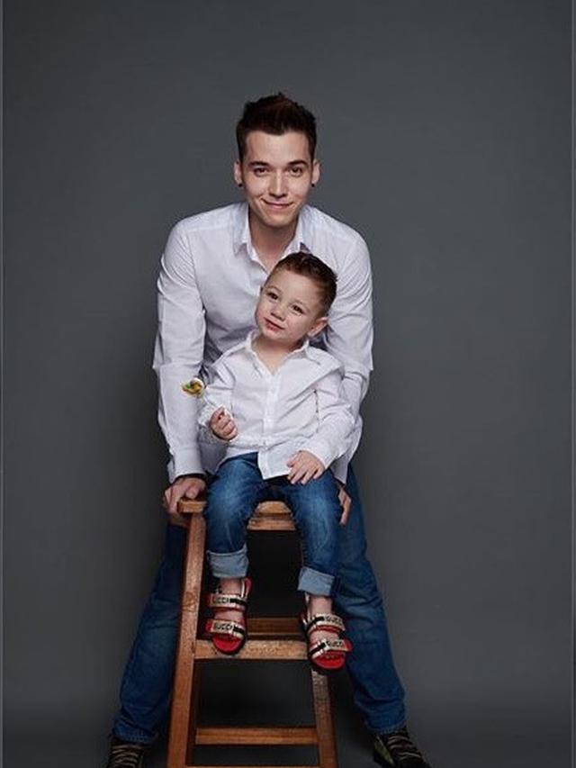 7 Pemotretan Stefan William Bareng Anaknya Ini Curi Perhatian