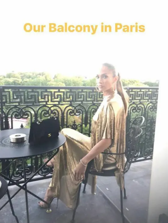 Dalam waktu yang singkat, ternyata A Rod dan JLo telah menyambangi banyak destinasi wisata. Seperti pergi ke Monacco untuk naik kapal pesiar, dan kemudian berjalan-jalan di kawasan Place du Casino. (Instagram/Jlo)