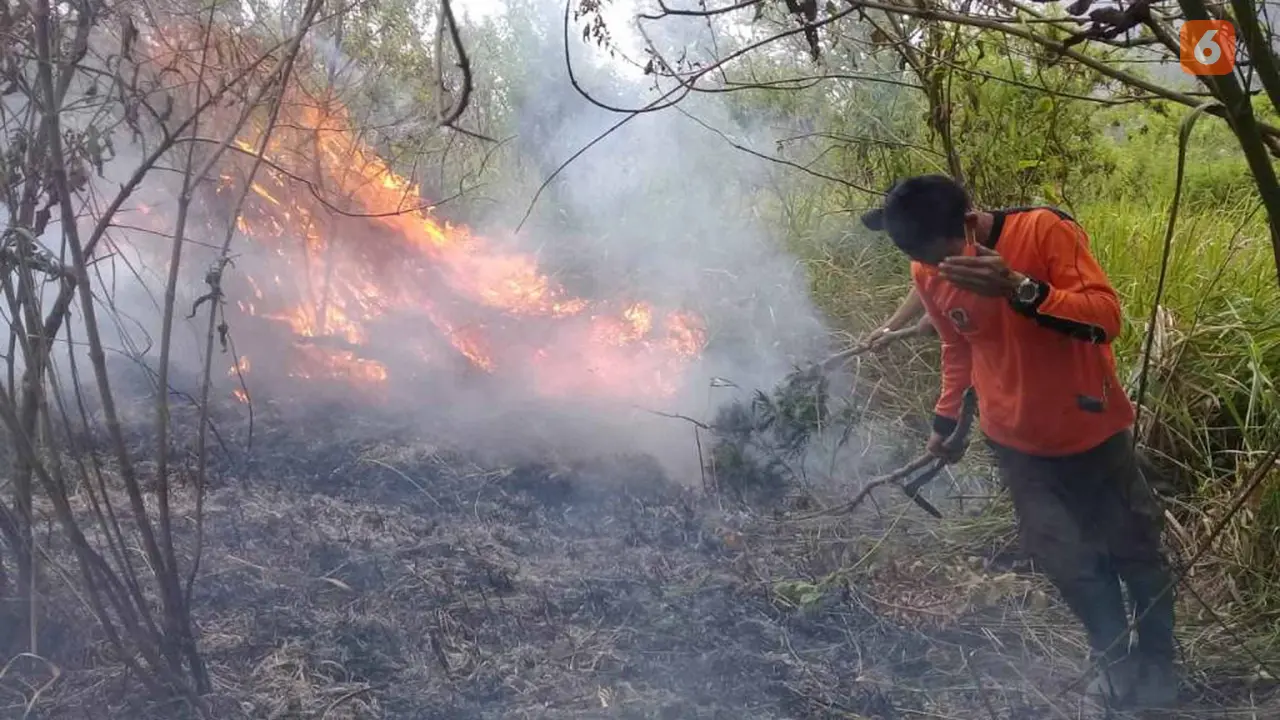 Kewalahan di Jalur Darat, Pemadaman Kebakaran Gunung Arjuno Pakai Operasi Udara