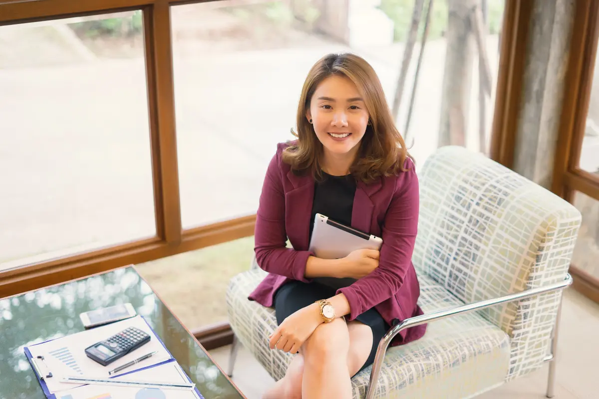 Perempuan lebih bahagia di kantor