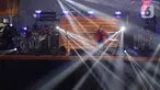 Grup band Ungu beraksi dalam malam puncak Perayaan HUT ke-495 tahun Jakarta di Jakarta International Stadium (JIS), Jakarta, Sabtu (25/6/2022). Acara bertajuk "Malam puncak Jakarta Hajatan ke-495" akan berlangsung mulai pukul 15.00 WIB hingga 21.00 WIB. (Liputan6.com/Herman Zakharia)