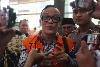 Sidang kali ini masih beragendakan mendengar keterangan saksi-saksi yang dihadirkan oleh Jaksa Penuntut Umum (JPU) pada Komisi Pemberantasan Korupsi (KPK). Tampak dalam foto, bekas Wakil Menteri Ketenagakerjaan, Immanuel Ebenezer sesaat sebelum mengikuti sidang lanjutan dugaan kasus pemerasan dalam pengurusan sertifikat K3 dimulai di Pengadilan Tindak Pidana Korupsi (Tipikor) Jakarta, Senin (2/2/2026). (Kapanlagi.com/Budy Santoso)