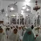 Zikir akbar untuk korban tsunami Aceh di Masjid Baiturrahman, Banda Aceh. (Liputan6.com/Windy Phagta)