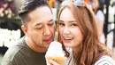 Artis senior Feby Febiola juga memilih Bali sebagai tempat tinggalnya. Bersama suaminya, Frankie Sihombing Feby dikabarkan membuka kafe di sana. (Liputan6.com/IG/febyfebiola_)