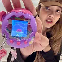 Girl group global asal Korea Selatan ini siap menghadirkan kerja sama spesial yang memadukan dunia K-pop dengan mainan ikonik penuh nostalgia. [@lalalalisa_m].