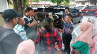 Tim advokasi warga Kampung Tua Melayu di Pulau Rempang-Galang memberi penjelasan. Foto: liputan6.com/ajang nurdin&nbsp;