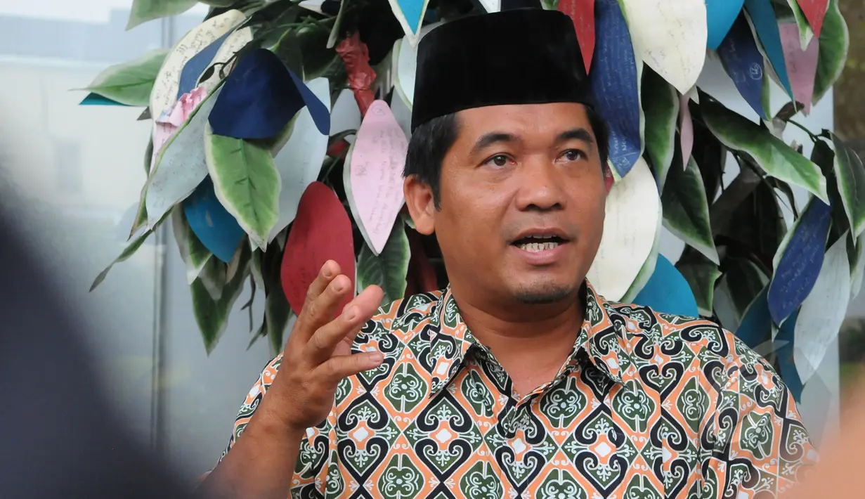 Ray Rangkuti saat diskusi menuntut Komisi Pemilihan Umum (KPU) ungkap sedot data pemilu 2014 dan menolak kenaikan dana kehormatan KPU, Jakarta, Senin (13/4/2015). (Liputan6.com/Herman Zakharia)