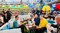 Jokowi Ajak Menteri Makan Durian di Medan, Rayakan Timnas Indonesia Raih Emas SEA Games 2023