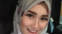 3 Tampilan Ayu Ting Ting dalam Balutan Hijab, Bikin Pangling?