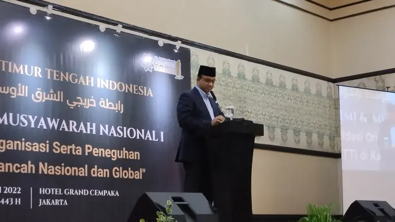 Gubernur DKI Jakarta Anies Baswedan membuka acara Silaturahmi dan Munas Jalinan Alumni Timur Tengah Indonesia (JATTI) di Hotel Grand Cempaka, Jakarta, Jumat (17/6/2022). (Liputan6.com/Winda Nelfira)