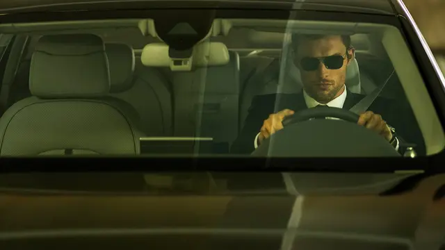 Aksi Ngebut dan Penyelamatan di Trailer Baru Transporter Refueled