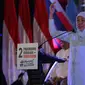 Dewan Pengarah dan Juru Kampanye Nasional (Jurkamnas) Tim Kampanye Nasional (TKN) Prabowo-Gibran Khofifah Indar Parawansa saat menghadiri apel akbar relawan di Surabaya, Sabtu (3/2/2024). (Liputan6.com/Dian Kurniawan)