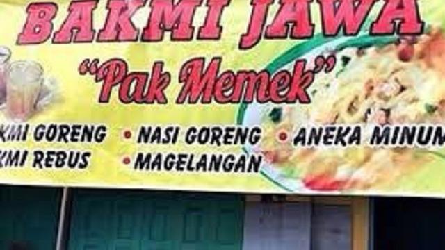 7 Iklan Spanduk Nyeleneh Sukses Bikin Tertawa Geli