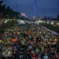 Sebanyak 16.000 peserta mengikuti ajang Mandiri Jakarta Marathon 2016 di Monas, Jakarta, Minggu (23/10). Rute lomba lari yang dimulai pukul 05.00 WIB itu melewati beberapa tempat wisata dan gedung-gedung penting di Ibu Kota. (Liputan6.com/Faizal Fanani)