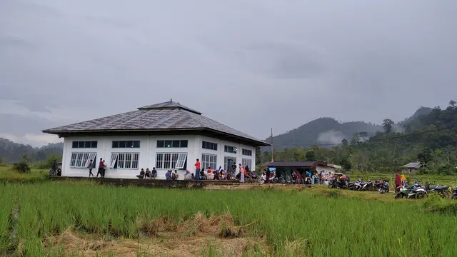 Masjid di Simancuang yang dijadikan tempat makan bersama usai membantai kerbau. (Liputan6.com/ Novia Harlina)