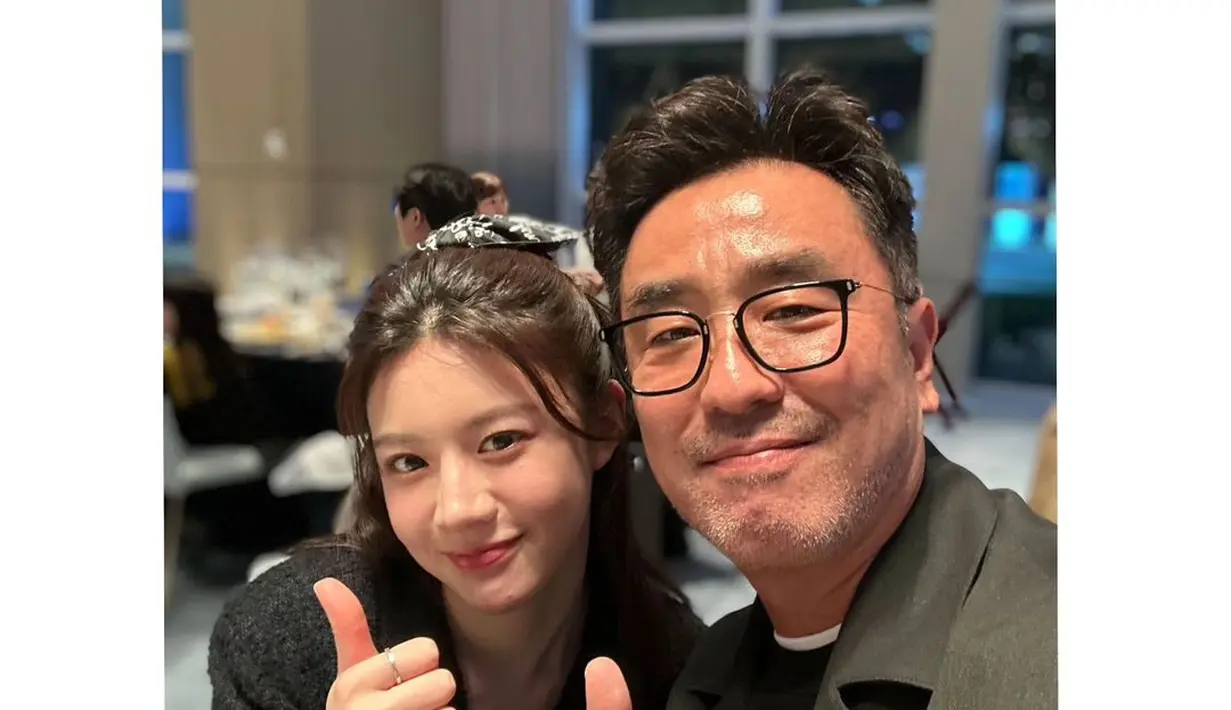 Go Yoon Jung yang memerankan tokoh Jang Hui Soo memenangkan penghargaan best newcomer actor. Sayangnya, dia tidak berkesempatan hadir di acara penghargaan itu untuk menerima piala secara langsung. (Foto: Instagram/ ryuseungryong_)