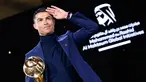 Cristiano Ronaldo memegang penghargaan karier pada upacara Globe Soccer Awards 2023 di Dubai, Uni Emirat Arab, Jumat (19/1/2024). Ronaldo memenangkan tiga penghargaan pada Globe Soccer Awards 2023. (Fabio Ferrari/LaPresse via AP)