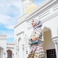 Agenda yang padat memang selalu mengikuti kehidupan Dian Pelangi, meskipun begitu Dian Pelangi tetap menyempatkan waktu untuk terus berbagi dengan mereka yang membutuhkan di bulan Ramadhan ini. (Instagram/dianpelangi)