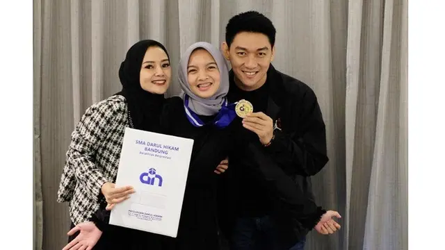 7 Potret Citra Monica saat Pakai Hijab, Curi Perhatian